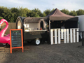 Onze cateringtenten zet u in 1 minuut op, en bergt u ook compact terug op