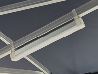 De stevige aluminium behuizing past op de ribben van elke Solid 30, 40 of 50 vouwtent