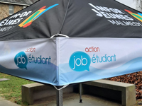 Contrasterende, tijdelijke banner (4 zijden) voor Infor Jeunes Malmédy