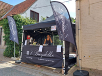 Enkelzijdig bedrukte 'feather' beachflags (maat small) voor 't Breydelke