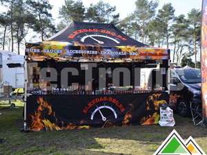 Snel op te zetten vouwtent 3x4,5 met reclame voor Elke Dag Bbq