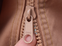 Beige zijpaneel met stevige SBS-ritsen