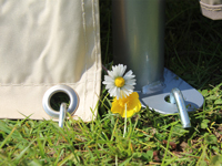 Verankering partytent in het gras