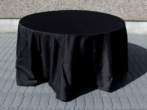 Sierlijk tafelkleed voor ronde feesttafel