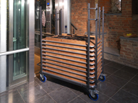 Stevige trolley voor 20 tot 25 houten tafels