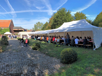Animation Fexhe-Slins gebruikt de ruime 4x8 vouwtent met pvc zeilen voor allerhande evenementen