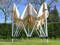 De vouwtent 4x4 Solid 40 half opengevouwen