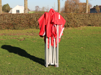 De dichtgeplooide vouwtent van 3x3 m is 1,6 meter hoog
