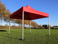 Dankzij het professionele accordeonsysteem zet u de tent in slechts 1 minuut op