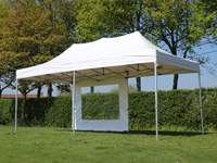 PVC vouwtent 3x6 met 1 zijwand met raam. U bevestigt de zijwanden met velcro aan het dakzeil.